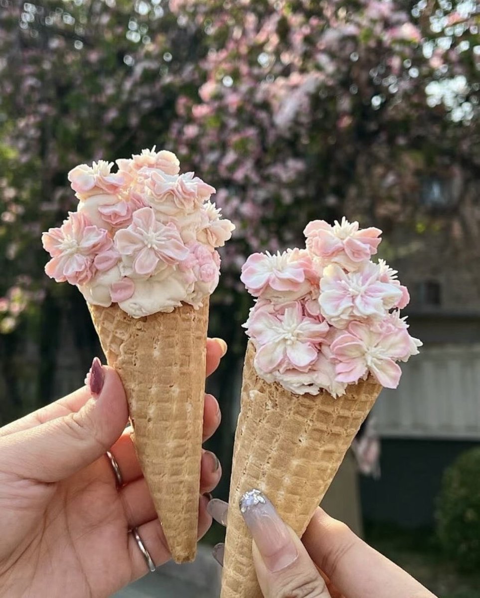 300moods's tweet photo. cherry blossom ice cream 🌸 https://t.co/DC77Lmv599