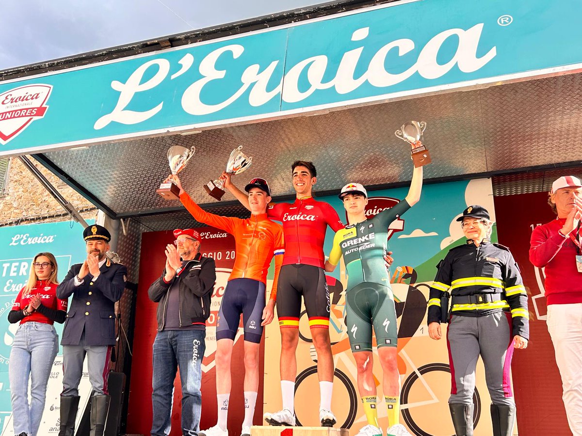 ¡El año de nuestros júnior es sencillamente impresionante!😍

Sobre el pavé, al sprint, en la alta montaña, en las contrarreloj individuales y por equipos...🔥

🏆 Victoria en la Guido Reybrock (UCI 2.1) con <a href="/hectorralvareZz/">hectoralvarez_06</a>
9️⃣- Paris Roubaix (2.Ncup) con <a href="/hectorralvareZz/">hectoralvarez_06</a>