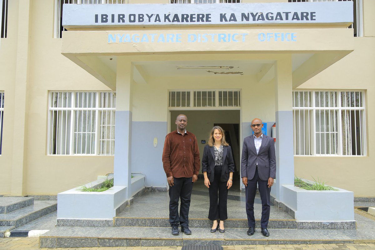 AmbEinatWeiss's tweet photo. On my trip visit to @NyagatareDistr, I met Mayor @Gasanastep for discussions on the ongoing cooperation projects in agriculture, conservation &amp; tourism.
Later on, I visited the mega agri-business project @GabiroHub, powered by Israeli organization, @NetafimCorp. https://t.co/bd0xDG4TvG