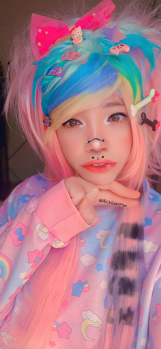 DecklynnM00's tweet photo. Okay but with my scene kid wig on and some fake piercings added with my piercings 💙💗🌈 #Decklynngoesmoo #scene #Scenekid #Scenequeen #Sceneboy #sceneking #Rainbow #y2k #raver #plur #radhair #Goth #alt #emo #emoboy #femboy https://t.co/k7aDjmajev