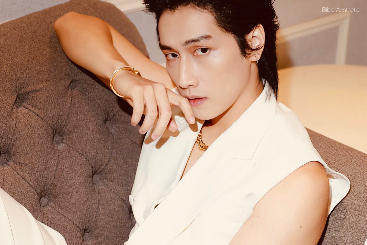 BibleAesthetic's tweet photo. Prince, in whites 🤍

@biblesumett 
#EsteeLauderxJesBible
#EsteeLauderThailand
#BibleWichapas ❤︎ #bsumone https://t.co/LYLvAltuO1