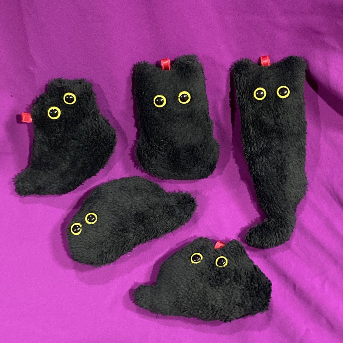 pumpkin! 🎃 | CosCarni🎡 PotA: Hayop&Halaman🐶🍀 (@girlwithribbon) on Twitter photo i love shapeless black cats!! so!
✨void cat plush keychains!!✨
get em tomorrow at <a href="/PatronsOTArts/">Patrons of the Arts</a> Hayop at Halaman! (Sana Owl tables B3!)
i’m making them in yellow and green eye variations~ what color eyes does your void cat have? i love shapeless black cats!! so!
✨void cat plush keychains!!✨
get em tomorrow at <a href="/PatronsOTArts/">Patrons of the Arts</a> Hayop at Halaman! (Sana Owl tables B3!)
i’m making them in yellow and green eye variations~ what color eyes does your void cat have?