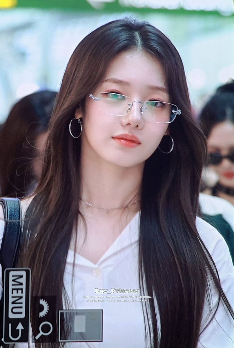 my favorite girlsssss🦋🦋🦋🦋🦋