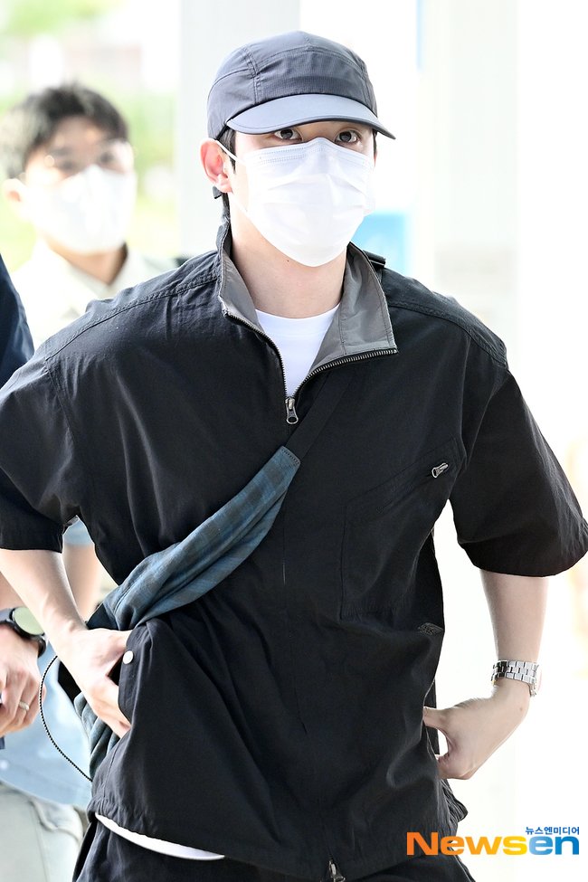 msiakpopfans's tweet photo. [📸] 240816 ICN ✈️ KUL

EXO's D.O at Incheon International Airport, en route to Malaysia for DOH KYUNG SOO ASIA FAN CONCERT BLOOM in MALAYSIA 🇲🇾

Cr: Newsen

#도경수 #DOHKYUNGSOO #DO #EXO #엑소 #DOHKYUNGSOOinMY #BLOOMinMY #DOHKYUNGSOOinKL #BLOOMinKL #DOinMY #DOinKL https://t.co/VYaNv10V6c