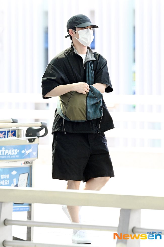 msiakpopfans's tweet photo. [📸] 240816 ICN ✈️ KUL

EXO's D.O at Incheon International Airport, en route to Malaysia for DOH KYUNG SOO ASIA FAN CONCERT BLOOM in MALAYSIA 🇲🇾

Cr: Newsen

#도경수 #DOHKYUNGSOO #DO #EXO #엑소 #DOHKYUNGSOOinMY #BLOOMinMY #DOHKYUNGSOOinKL #BLOOMinKL #DOinMY #DOinKL https://t.co/VYaNv10V6c