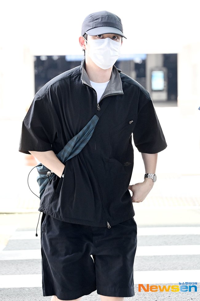 msiakpopfans's tweet photo. [📸] 240816 ICN ✈️ KUL

EXO's D.O at Incheon International Airport, en route to Malaysia for DOH KYUNG SOO ASIA FAN CONCERT BLOOM in MALAYSIA 🇲🇾

Cr: Newsen

#도경수 #DOHKYUNGSOO #DO #EXO #엑소 #DOHKYUNGSOOinMY #BLOOMinMY #DOHKYUNGSOOinKL #BLOOMinKL #DOinMY #DOinKL https://t.co/VYaNv10V6c