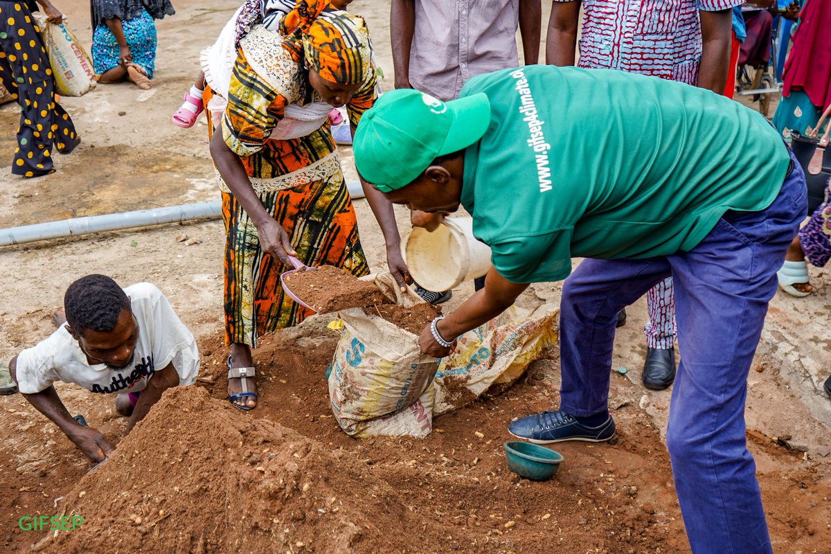 tundemolayan's tweet photo. A laudable way to emphasize the ability in disability and enhance food security in homes. #Food4All #Food4PWDs #OperationFeedYourself #GreenResilience  #SustainableLiving https://t.co/dHk2ibOyez