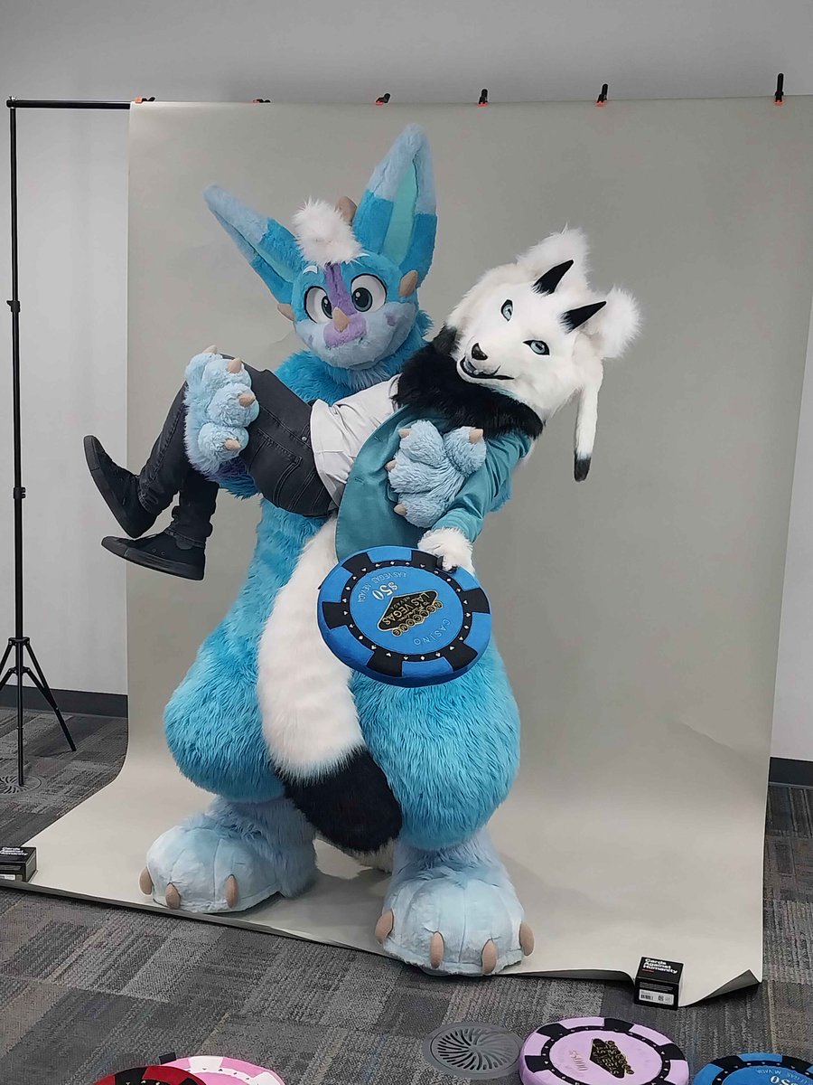 Did you know fox goats are free? You can just take them? #FursuitFriday 
🐐 ⁦<a href="/AxenFoxGoat/">Axen</a>⁩