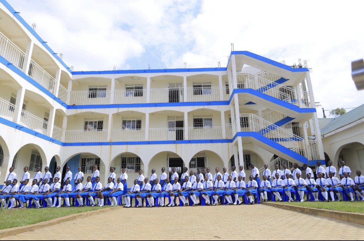 mtsthenryhs_mk's tweet photo. Itβs Friday and the end of term is just around the corner! How are you feeling about wrapping up another chapter? #MtStHenrys #EndOfTerm #FridayFeels #followforfollowback #fyp #viral #goviral #endterm https://t.co/KPa4xbEtZp