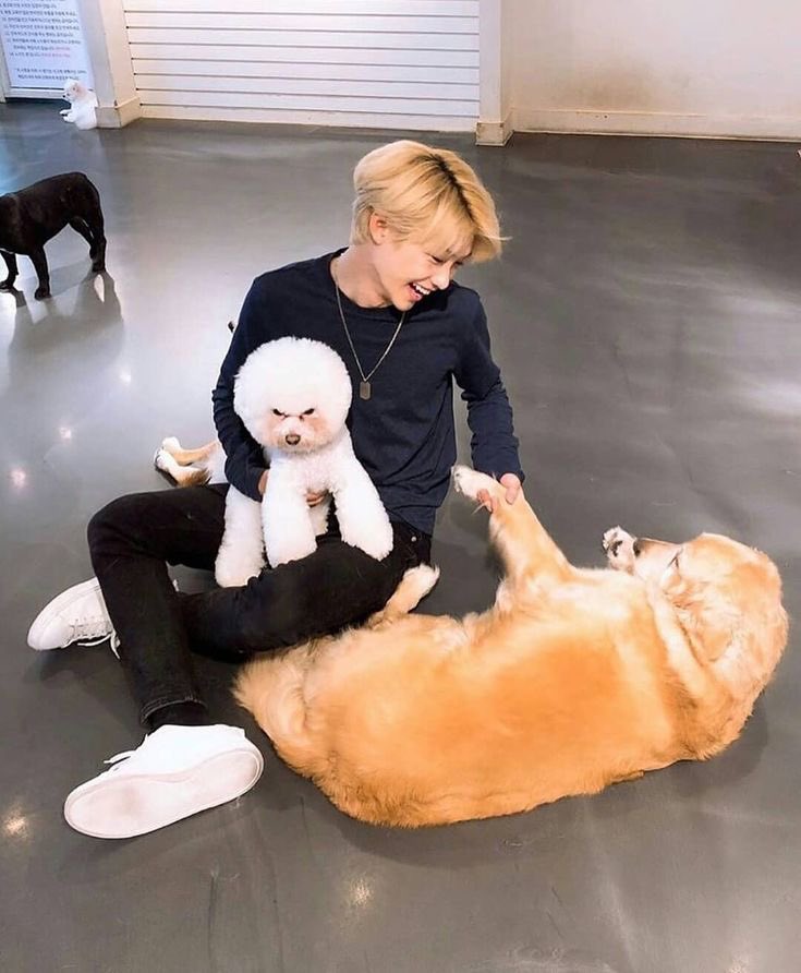 flowerofhyunjin's tweet photo. O nosso Felix, que adora animais
#FelixSunshine
#FelixBlondeHair
#FelixBubble
#FelixBeautiful
#FelixSmile
#FelixBestModel
#FelixBestIdol
#FelixLouisVuitton
#WeLoveYouFelix https://t.co/GxssrmSauV