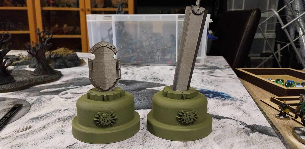What have we here? 

Trophies for the Siegebreaker and the Castellan of #SiegeofYorkGT 👀

What does that mean? All the answers are in the pack!

docs.google.com/document/d/1f8…

Who's taking one of these home? 

A handful of spots left still at FistofYork.org.uk!