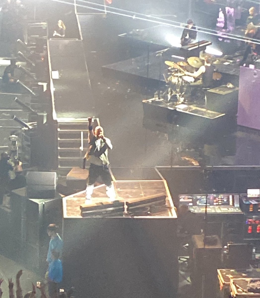 mcinallyd's tweet image. “Only one person on the stage now, but it feels like, feels like two”  I’m Gone 😭 still feels unreal and Marks gonna jump back on the stage one day 🤘🏻🤘🏻@thescript @glenofthepower @TheScript_Danny  There are no words to say how beautiful this is 💚💚#TheScriptFamily forever 💚💚