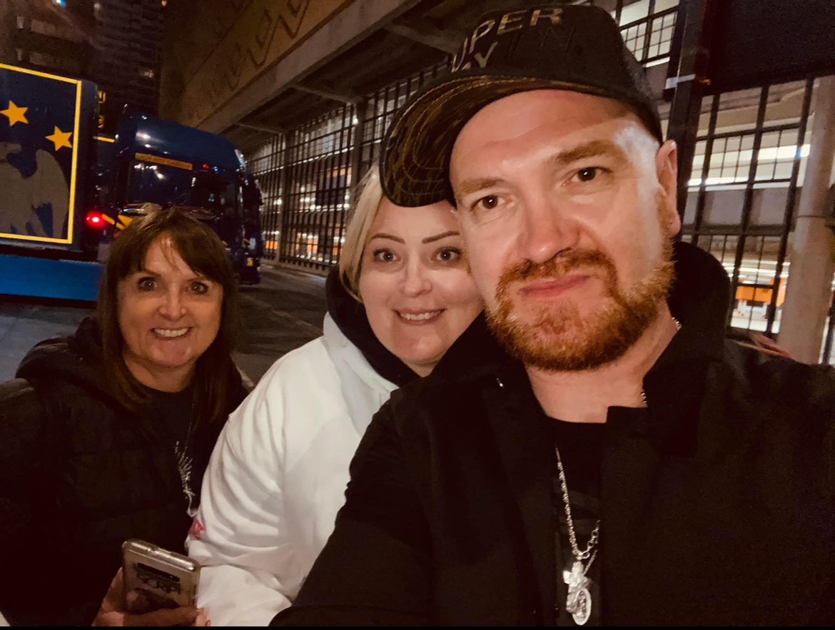 mcinallyd's tweet image. “Only one person on the stage now, but it feels like, feels like two”  I’m Gone 😭 still feels unreal and Marks gonna jump back on the stage one day 🤘🏻🤘🏻@thescript @glenofthepower @TheScript_Danny  There are no words to say how beautiful this is 💚💚#TheScriptFamily forever 💚💚