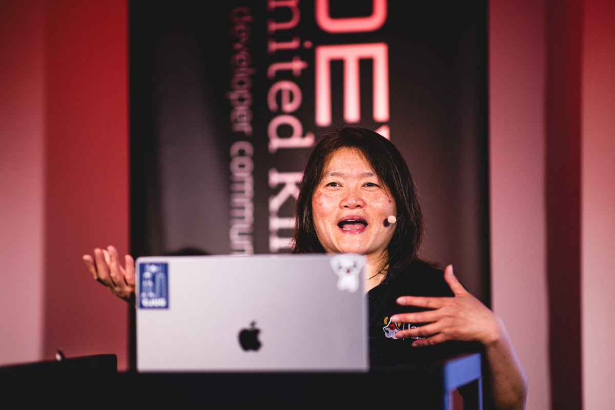 The Data and AI track at Devoxx UK covered Data at Scale, Generative AI, LLMs, analytics, automation and so much more. Watch these talks on our YouTube channel youtube.com/DevoxxUK

🔸 A fun and absurd introduction to Vector Databases by @alex90_ch
🔸 Apache Flink Connectors