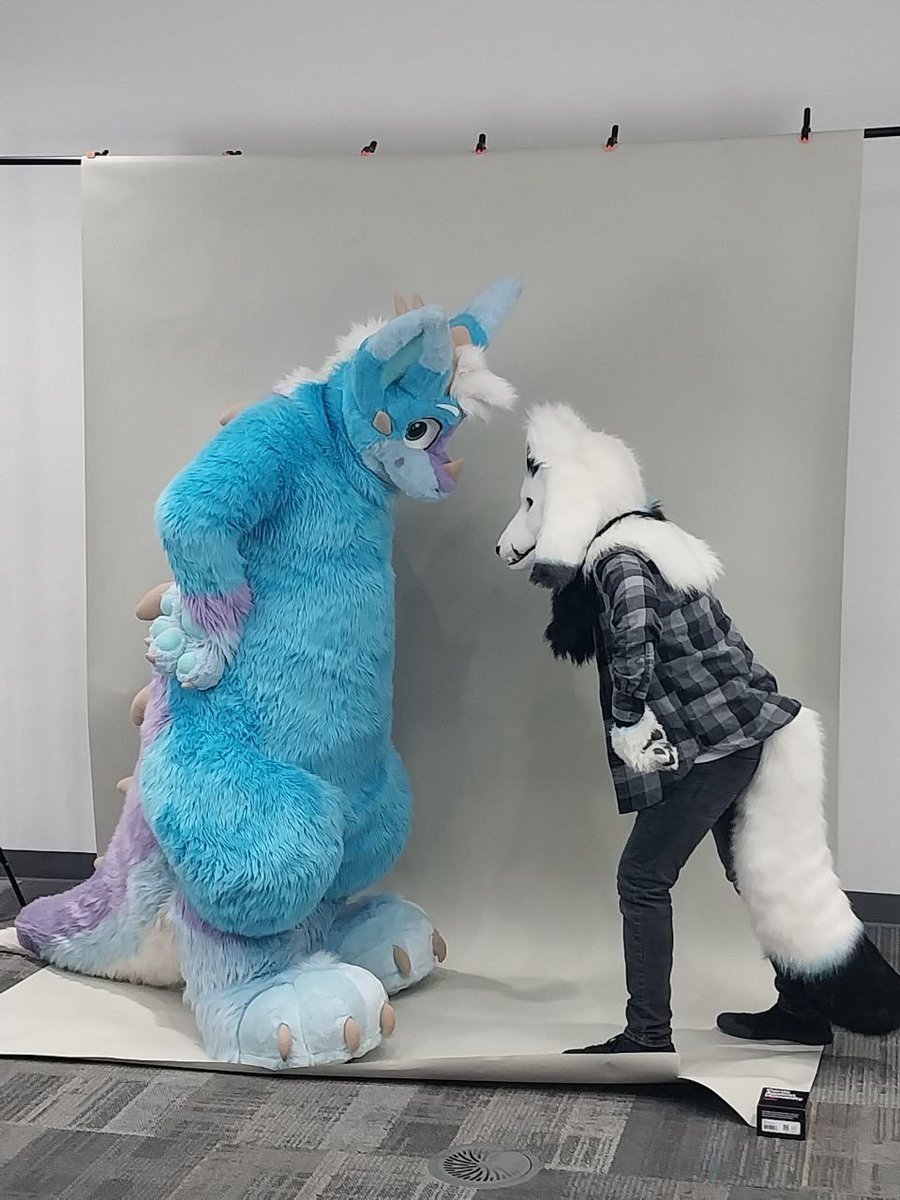 I CAN DENY IT NO LONGER…

i am smol.

🐉: <a href="/RuffleMcfluffle/">Ruffle 🏢🐾</a> 

#FursuitFriday