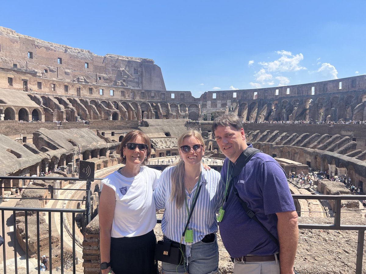 CoachSinn's tweet photo. The Roman Empire! Wow! So much history! Impressive! 🏛️ #collesium #romanforums #thumbsdown #ugola https://t.co/th547j374f