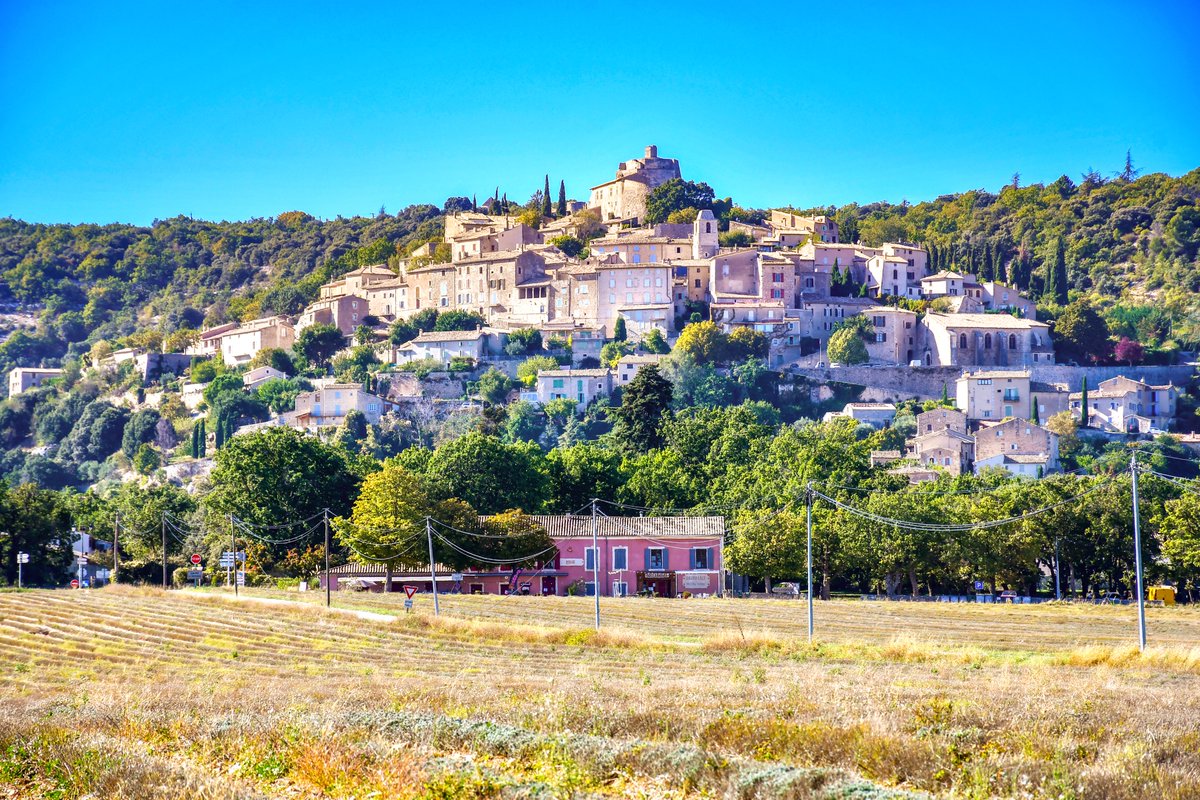 French_Moments's tweet photo. NEW Guided Tour Video! Discover SIMIANE-LA-ROTONDE, a stunning hilltop village in Provence 🎦 https://t.co/lDai2Oua0v
.
.
.
#Simiane #simianelarotonde #alpesdehauteprovence #Provence #provencealpescotedazur #EnFranceAussi #MagnifiqueFrance #ExploreFrance #frenchmoments https://t.co/7P7GCUhX5P