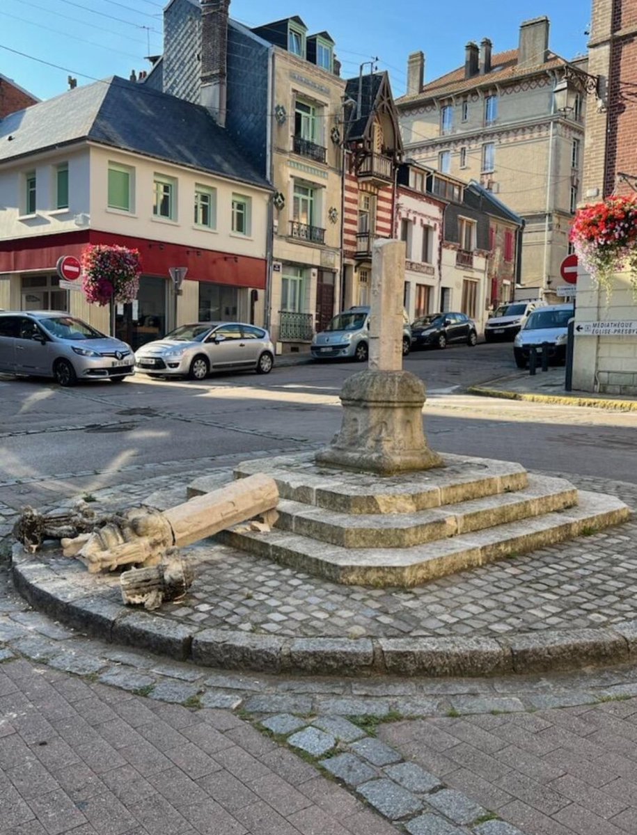 Oxitan30's tweet photo. Quand une mosquée se fait taguer ça fait la une des médias..
Par contre quand une croix est détruite, une église saccage.. silence radio.
J'en ai marre qu'on se laisse faire en silence.
#BFMTV #Cnews #GGRMC #Hdpros https://t.co/PMBAngOHAb