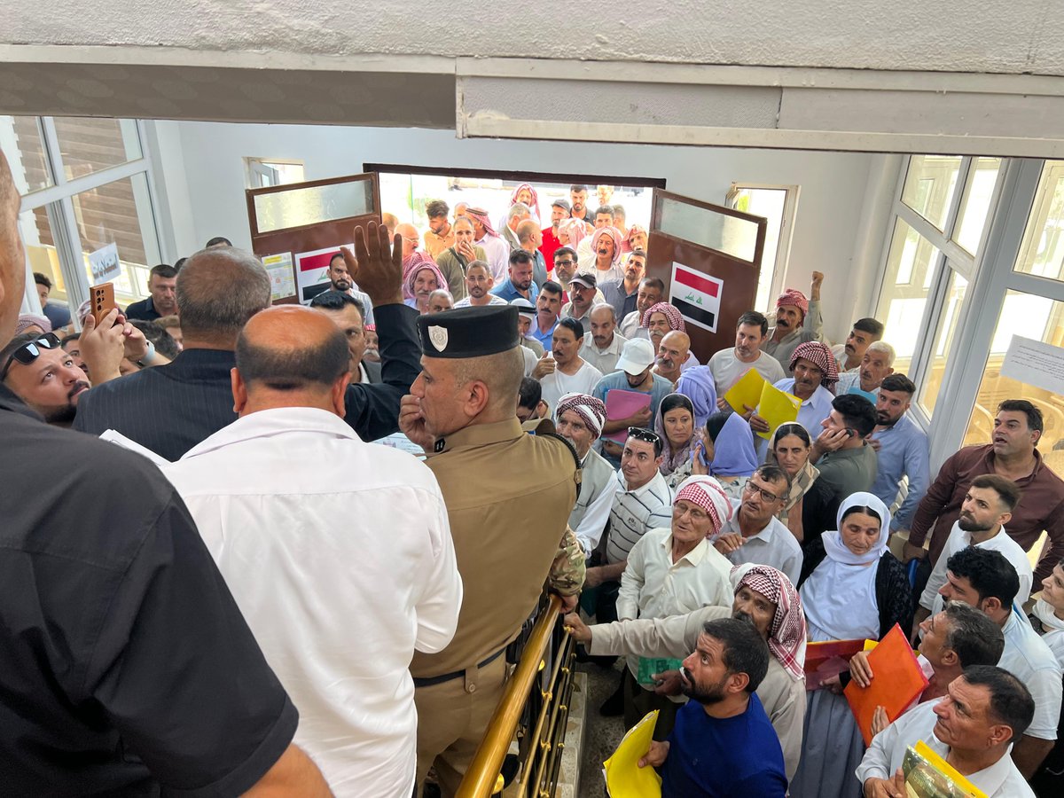 Erfan_A_Ali's tweet photo. On July 30th, 500 title deeds were distributed to Yazidi families in Sinjar, a major milestone for Iraq. Thanks to the efforts of local authorities and @UNHabitatIRAQ 🇮🇶, we are advancing towards inclusive recovery. #TitleDeeds #ConflictRecovery https://t.co/vzl67WCgeK