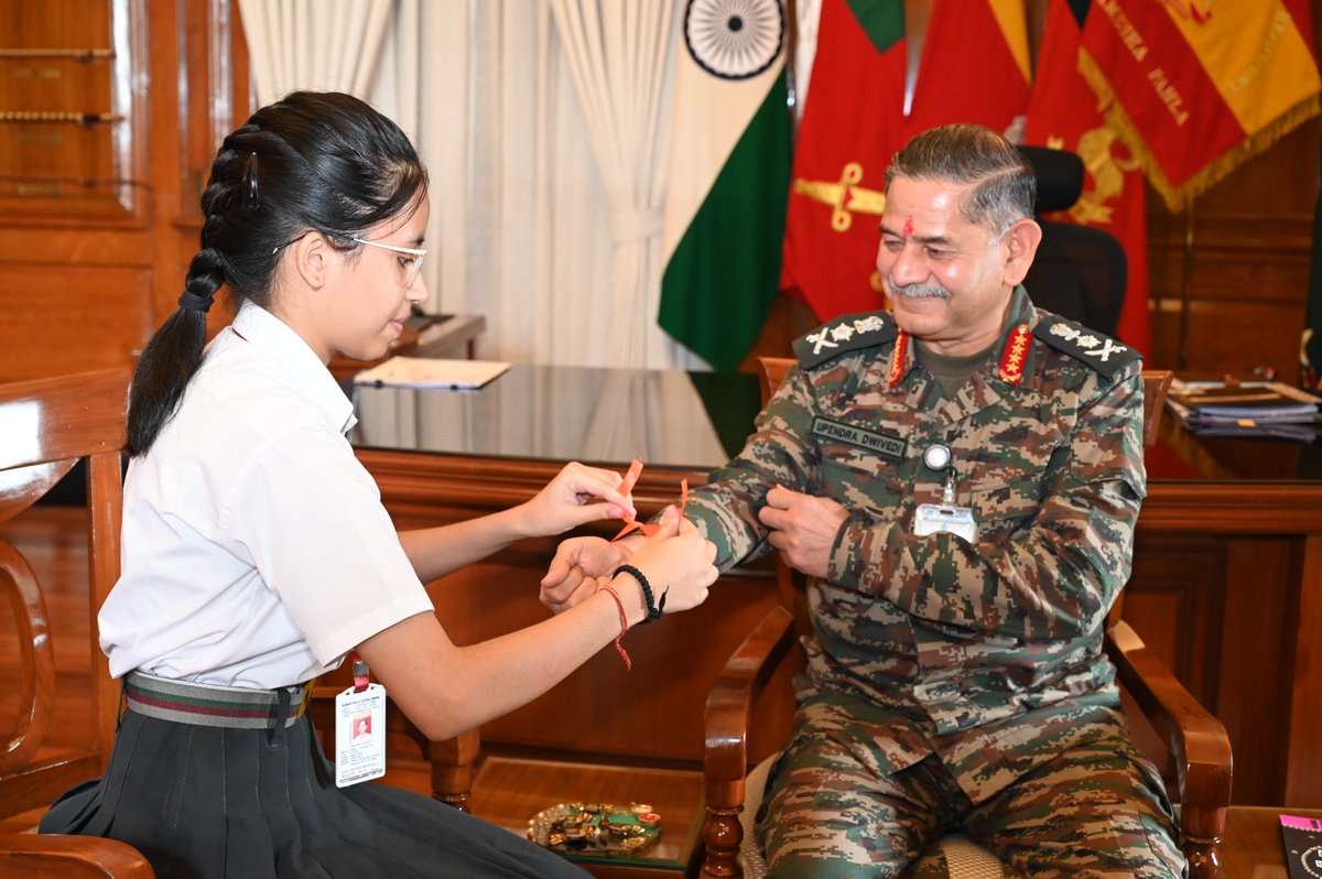 #Rakshabandhan
#RakhisForSoldiers

‘Bharat Raksha Parv’

In a solemn event, school children called on #GeneralUpendraDwivedi, #COAS and tied #Rakhis, symbolising  affection of the citizens for the #IndianArmy. The event was facilitated by the #JagranGroup.

#GeneralUpendraDwivedi