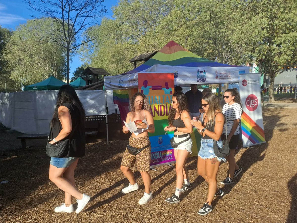 CLGS_SAFOR's tweet photo. La primera jornada del punt d'informació LGTBI al Festival Mediterranea va concloure amb gran èxit! Hui continuem! #Visibilitat #activisme #clgs #lgtbi 🏳️🌈🏳️⚧️🏳️🌈🏳️⚧️
@CLGS_SAFOR
@aj_gandia https://t.co/VHauJ0uQmA