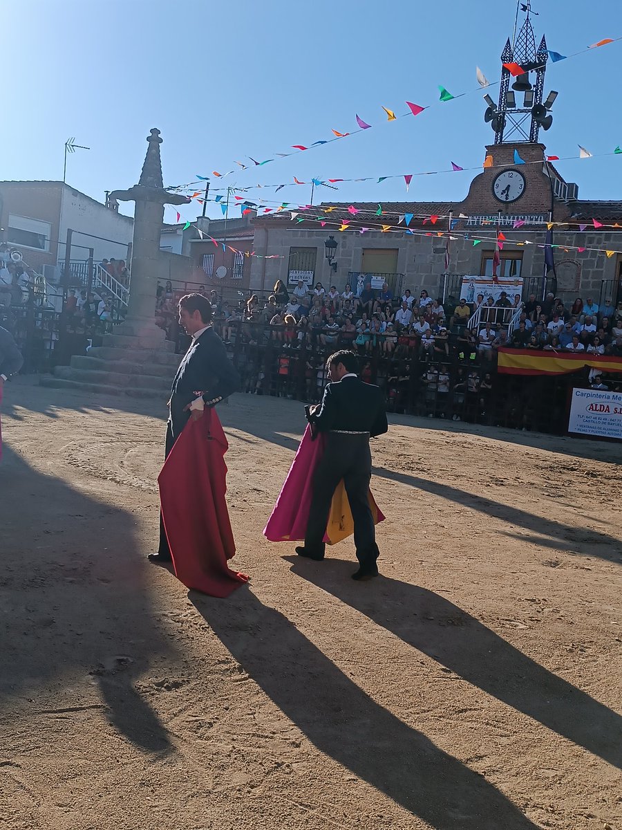 Toledotoros's tweet photo. En San Román de los Montes (Toledo) con lleno en la plaza. Festival novillos de Ángel Luis Peña, de buen juego para @ucedaleal
Oreja y ovación y @ChechuOle, cuatro orejas https://t.co/Zp6EFqVs51