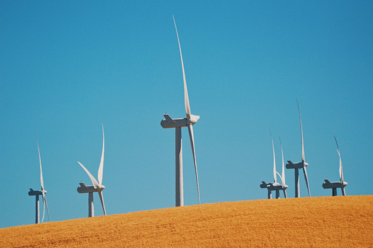 Proudly announcing the launch of the first auctions for 165 MW of renewables in Moldova. The investors will get a fixed price for 15 years and can bid for up to 60 MW PV and 105 MW wind parks. Details here 
t.ly/34L-E