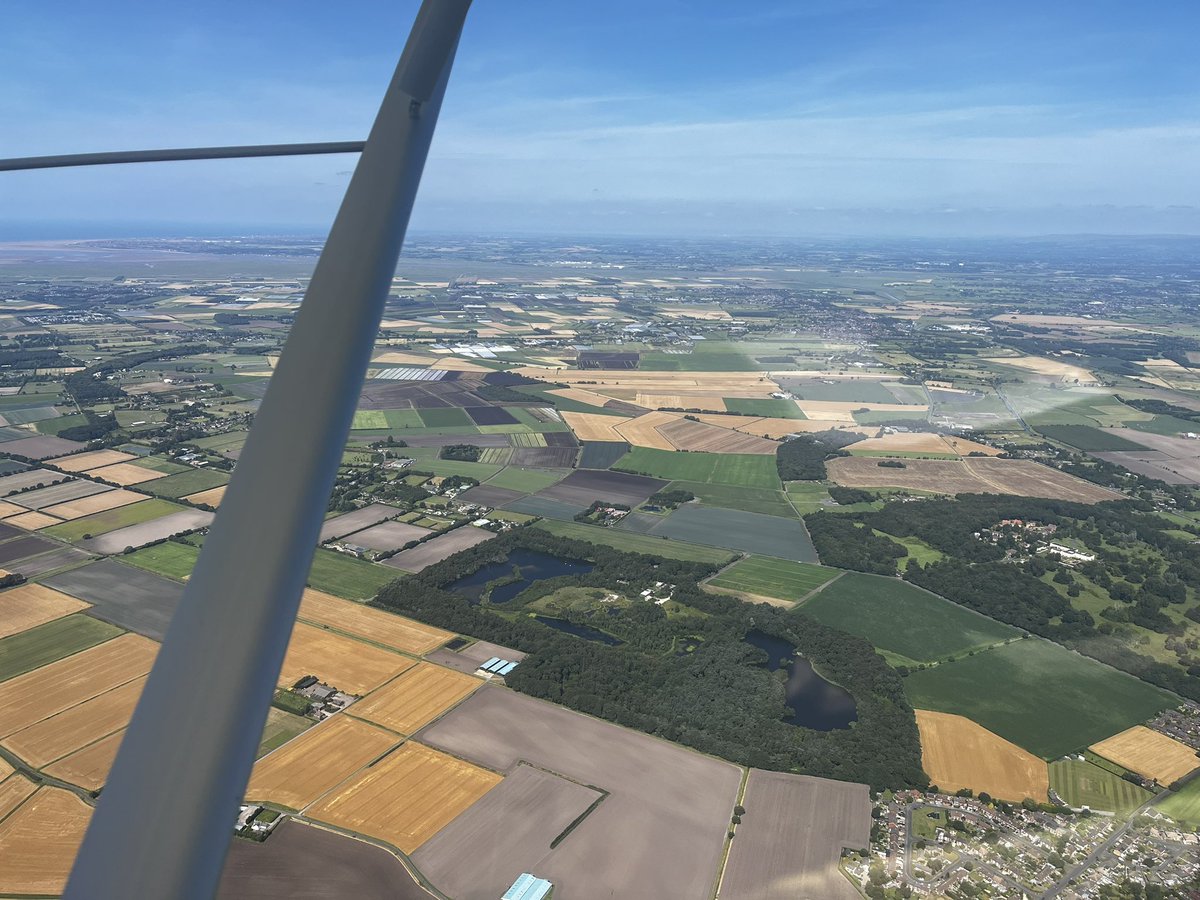 AviateAddict's tweet image. Quite blessed to have this kind of view on our Aviation doorstep.
#Wingfriday #pilotsoftwitter #avgeek #pilotlife #NorthWestUK