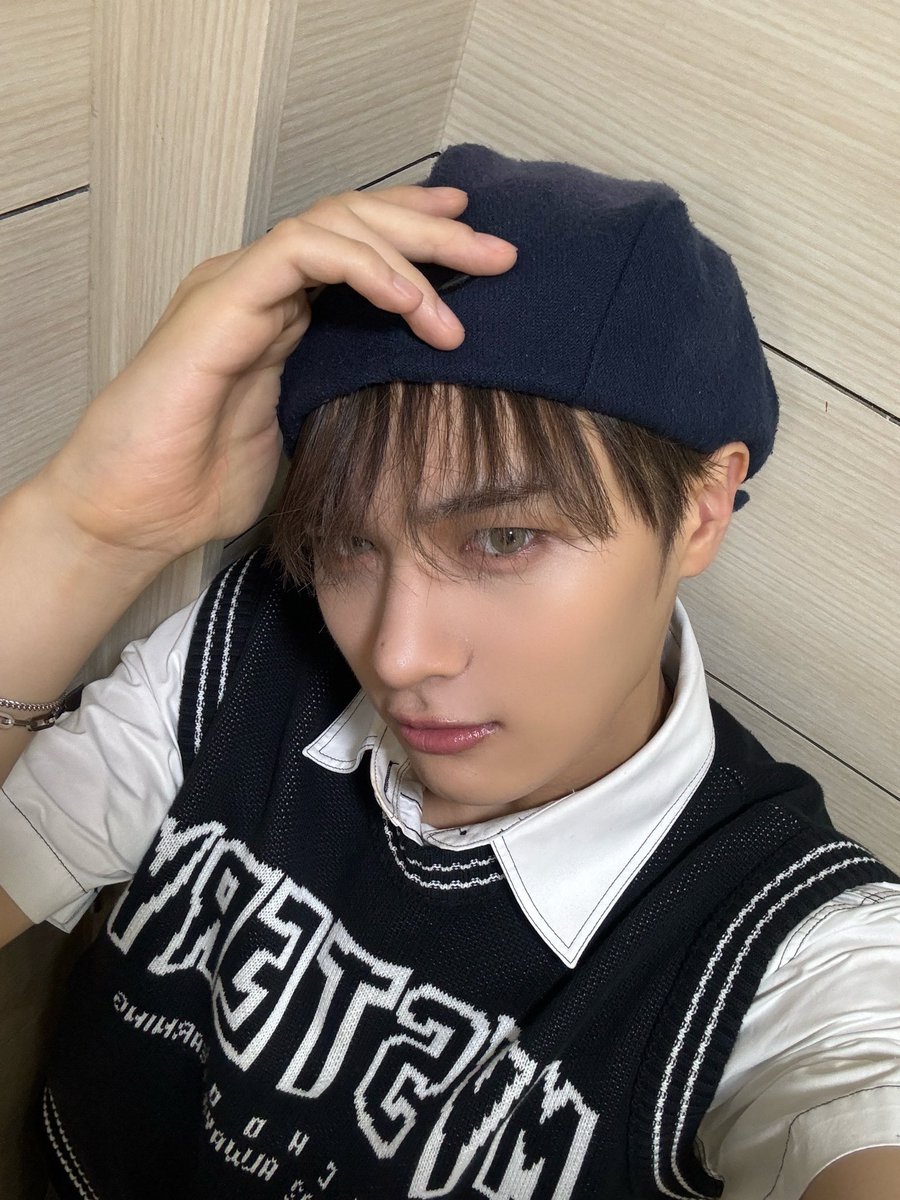 [#지은호]
오늘은 첫 음악방송을 했다 
너무 재밌었다!😆

#루네이트 #LUN8 #응원법이커서 #힘이막났다