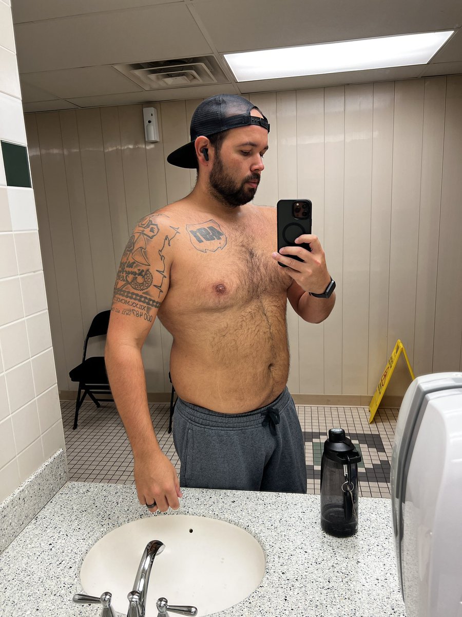 marriedboy19's tweet photo. Hey guys! Really enjoying the progress that’s happening in the gym. It’s not a sprint it’s a marathon. https://t.co/mpXndUt36S