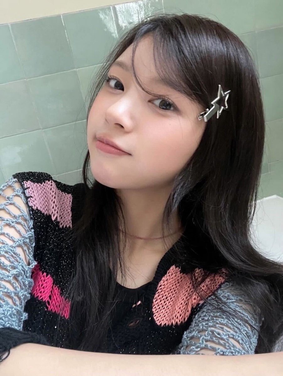 ILLIT_twt's tweet photo. 🍏 🍏 🍏 

#ILLIT #아일릿 #MOKA #모카 https://t.co/7K6lzrYgoj
