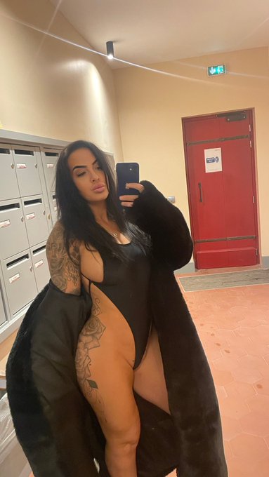 Can you rate this one swimsuit that I'm wearing? 🥵🔥  Click this link to learn more about me  https://t<a href="/tag/retweet"class="tags"><span>#retweet</span></a><a href="/tag/gilf"class="tags"><span>#gilf</span></a>