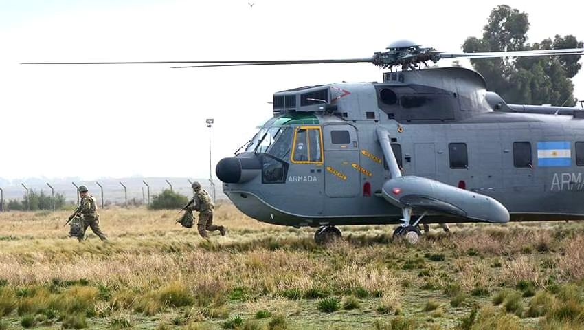 martiniotero's tweet photo. Infantes del Comando de la Infantería de Marina (#COIN) de la #ArmadaArgentina se adiestraron de cara al ejercicio #UnitasLXV.
La actividad estuvo supervisada por el Comandante del Batallón de Infantería de Marina N°2 (#BIM2). https://t.co/b55WTzZRdO