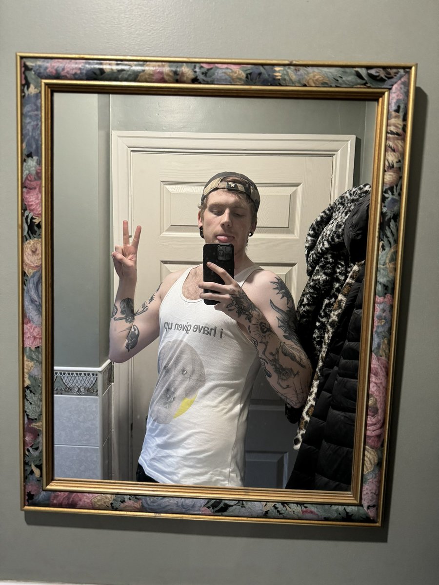 Aaron tweet media