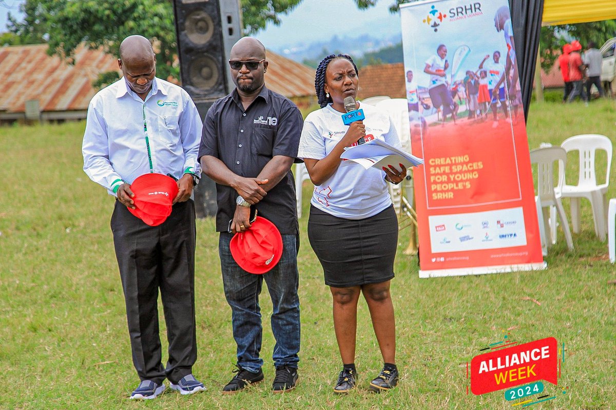 kamaroma22's tweet photo. After a long of traversing fort portal and kabarole for the #AllianceWeek24, Country director @SRHRAllianceUg, @Auntie_Olzz presented the summary of the findings in these districts. The findings pertain issues of early pregnancies, childhood marriages, menstrual health etc https://t.co/syuYtIc9Y2
