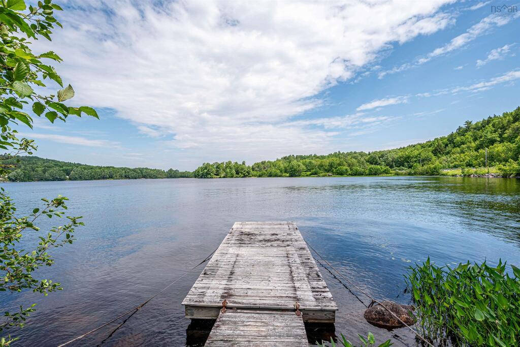 viewpoint_ca's tweet image. $399,900 For Sale
3 Beds | 1 Bath | 957 sq. ft.
1077 Highway 14, Upper Vaughan

Welcome to your own slice of waterfront paradise with this stunning lakefront property! 

Listed by ViewPoint Realty agent Angela Mailman 
viewpoint.ca/cutsheet/20241…