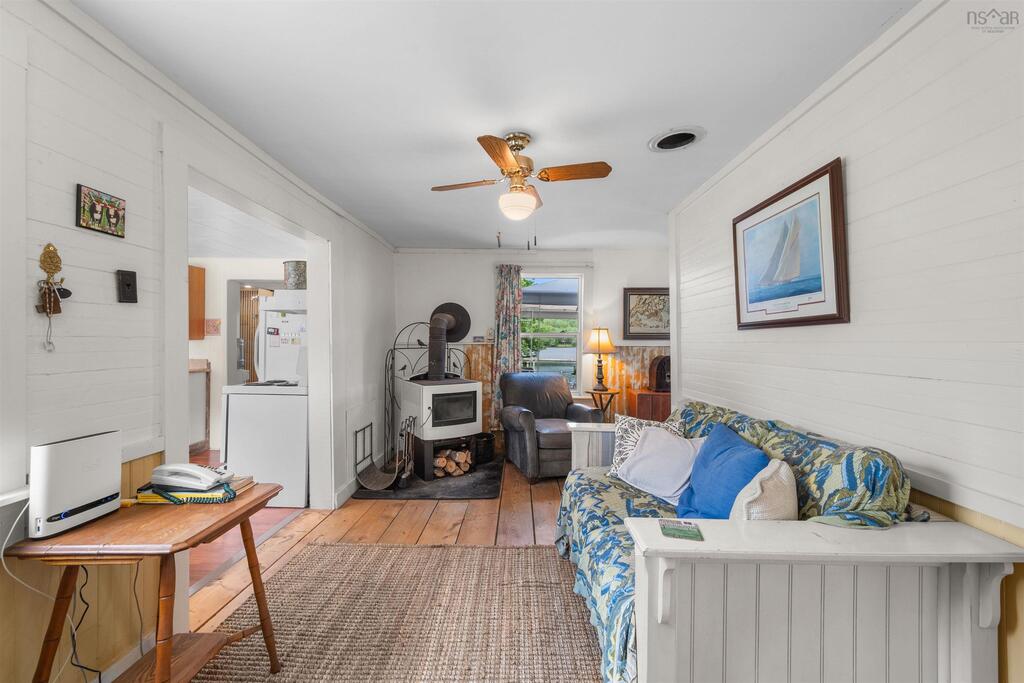 viewpoint_ca's tweet image. $399,900 For Sale
3 Beds | 1 Bath | 957 sq. ft.
1077 Highway 14, Upper Vaughan

Welcome to your own slice of waterfront paradise with this stunning lakefront property! 

Listed by ViewPoint Realty agent Angela Mailman 
viewpoint.ca/cutsheet/20241…