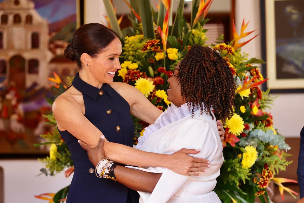 GustavoBolivar's tweet image. La invitación de Francia Márquez a miembros de la realeza británica, pone a Colombia en el mapa de muchos ingleses que no saben ni qué es ni dónde queda Colombia. Sirve también para quitar el miedo a quienes nos conocen pero nos ven como un pueblo violento. Se llevarán una buena…