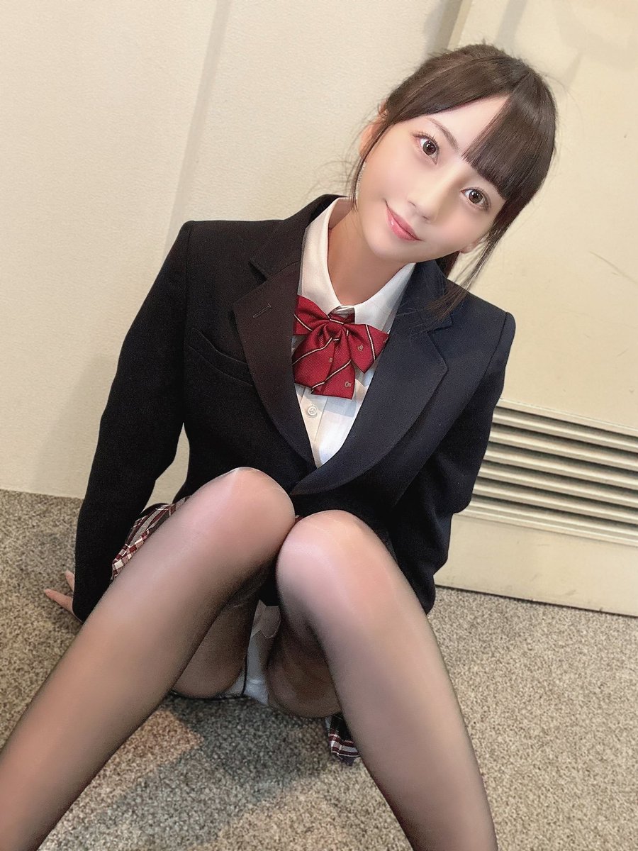 ＃七沢みあの豆知識②

（①の続き）
＃七沢みあ ちゃんは仲介役である先輩女子の手前、先輩男子からのLINE交換を断れなかった（ていうか、先輩女子達優しすぎ…🥹）。

みあちゃんはあまりLINEの返事をしない子なので、先輩男子達は直接話そうとして一緒に下校することを持ちかけるようになった。