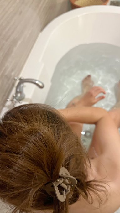 谁家树洞发个洗澡这么多人看啊啊啊啊
吓死🐱算啦！