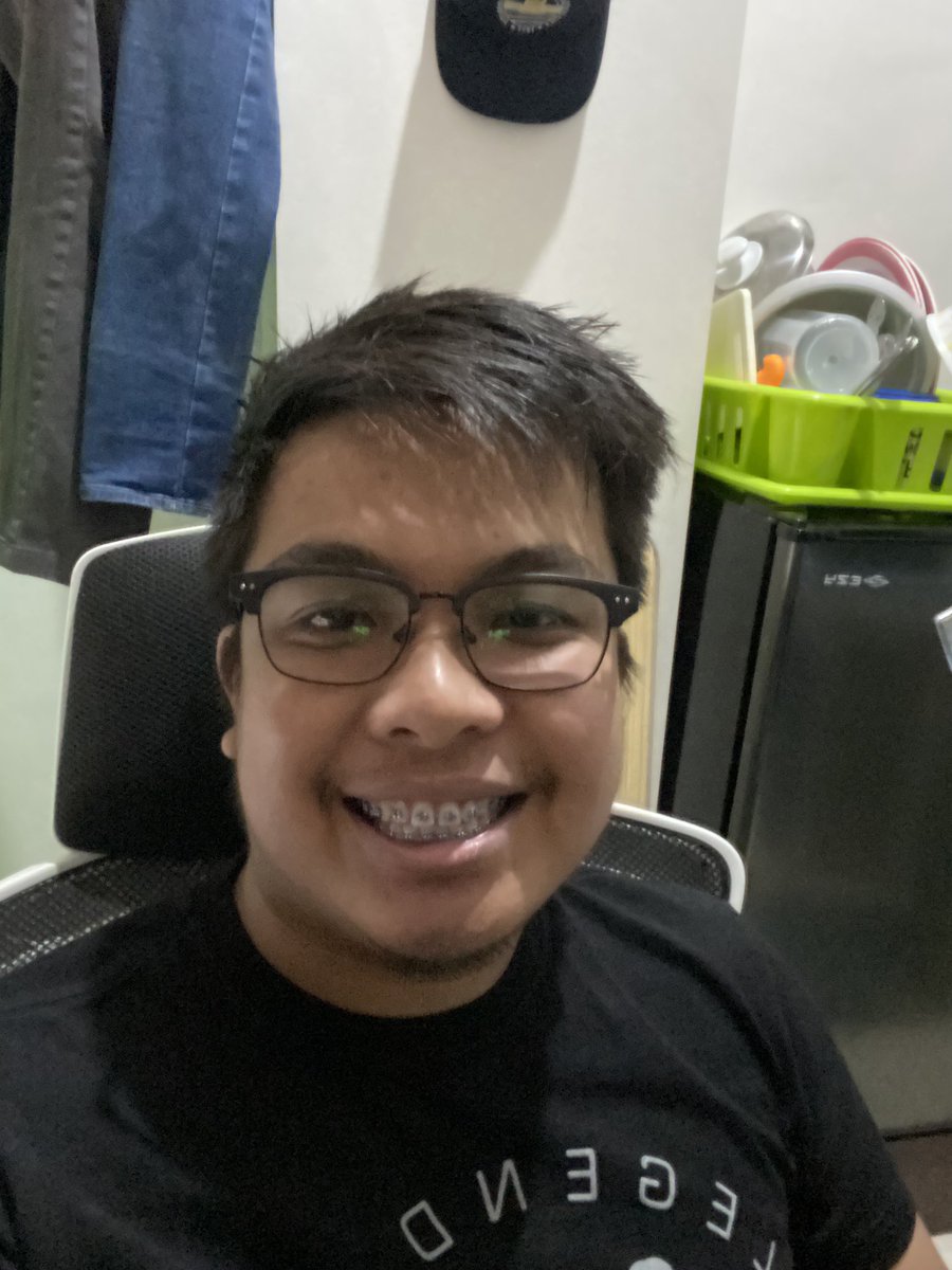 SimTheThird's tweet photo. 😬😬😬 https://t.co/H4LKzbbCgg