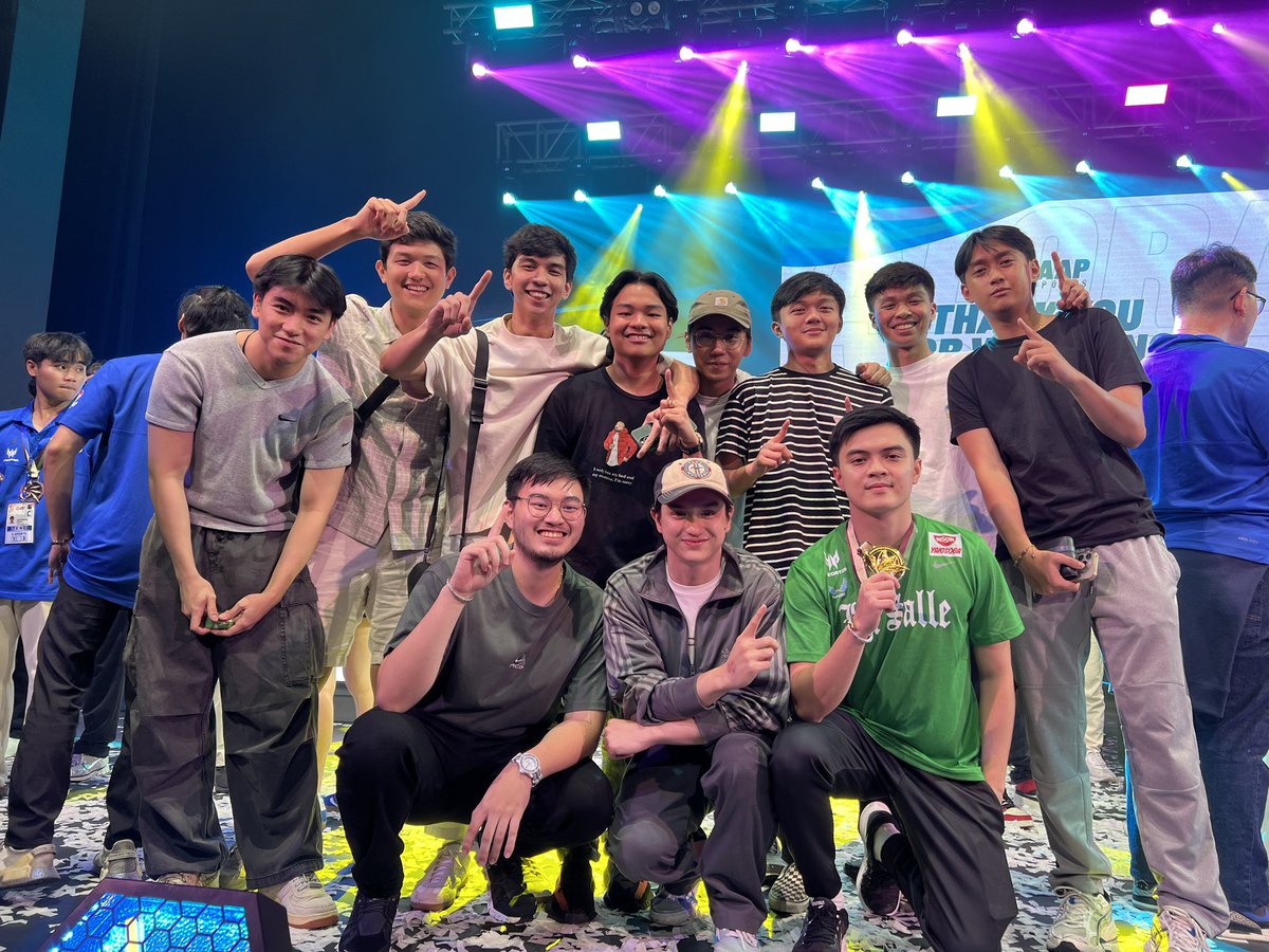 xavi8k_'s tweet photo. We did it first UAAP Valorant champions. Months of hard work paid off, proud of the boys 💚. First time to coach in the big stage, was an amazing experience. Animo Lasalle!! https://t.co/PGo1QozH6X