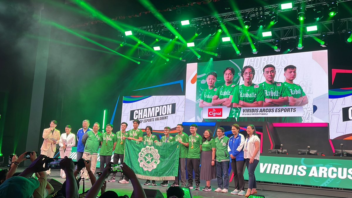xavi8k_'s tweet photo. We did it first UAAP Valorant champions. Months of hard work paid off, proud of the boys 💚. First time to coach in the big stage, was an amazing experience. Animo Lasalle!! https://t.co/PGo1QozH6X