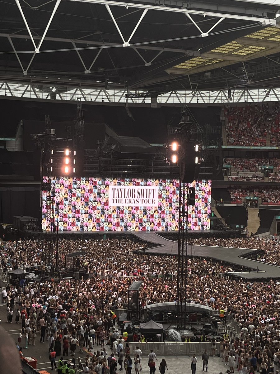 allysgrown's tweet photo. being at the eras tour was a dream. I cried, i smiled and screamed because for a very long time i enjoyed her music and recently she became that person that healed a part of me with her music, this is a memory i’ll never forget. https://t.co/hcrGSUNzsm