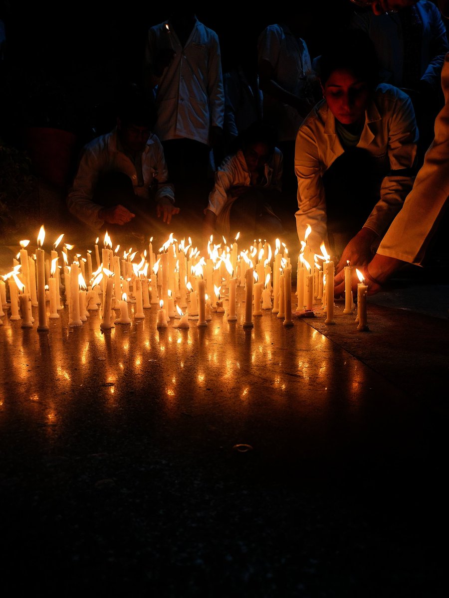 Devansh13845697's tweet photo. She is the cm chief minister protesting demanding 

#justiceformoumitabednath
#justiceformoumita #BengalHorror #kolkatadeathcase #justiceforRGkar 
#KolkataDoctor
#mamtamustresign

 @PMOIndia @abhishekaitc @DrNirmalMajhi1 @mic_soumen
@bbcworld
@wionews https://t.co/KysKjBXG5L