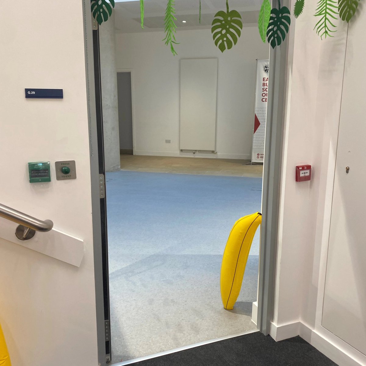 A tropical theme for the first pop-up party in the new Agri Hub at <a href="/Roslinnovation/">Roslin Innovation Centre</a> 🌴 Tenants were invited to the 'Blue Banana Bar' for an opportunity to catch up with each other over snacks and soft drinks, and view this new office and meeting space.
#innovation #openforbusiness