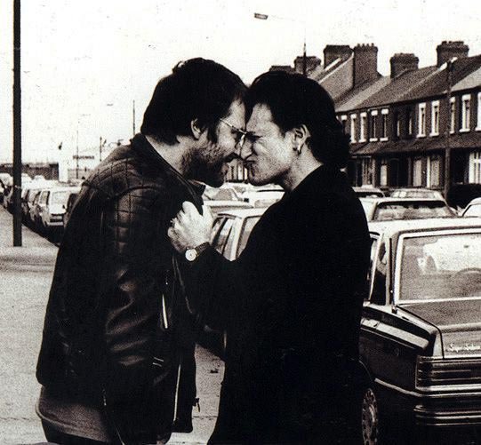 U2Valencia's tweet photo. Hoy queremos felicitar a Mark Ellis ‘Flood’ por su 64 cumpleaños! 

Productor e Ingeniero de sonido de #U2 #DepecheMode #TheSmashingPumpkins #TheKillers #NickCave entre otros 

Un auténtico genio

Más info en #U2Village:
https://t.co/go7lCnBT5p https://t.co/dfLy3LGncX