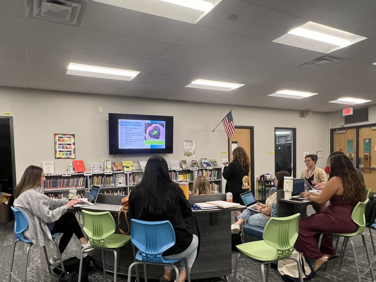 megknapik's tweet photo. And they’re off! We had a wonderful morning training our mentors to use student-centered mentoring practices. We are grateful for our crew of veteran @district31 educators who are modeling life-long learning &amp; a dedication to student growth! @ACBrueggeman https://t.co/sIcMrijEDM
