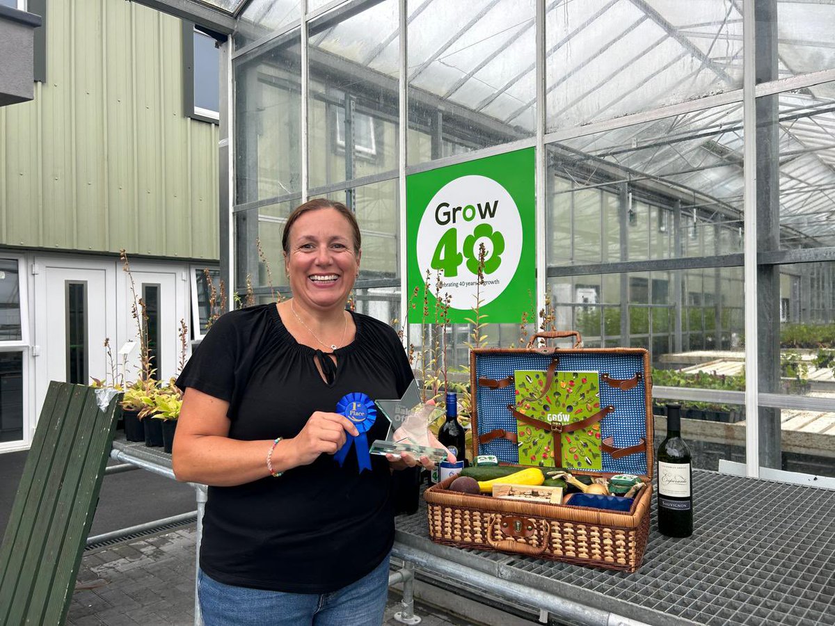 Congratulations 🙌 to our #GrowBakeOff2024 winners Kat Bray and Ashleigh Morris from @RavenscroftGB 

This morning <a href="/katrinalianbray/">Katrina Bray</a> picked up their winning hamper &amp; bubbles. 

Well done to you both and all our Ace Bakers