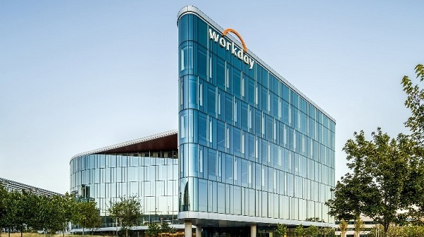 KargerKrista's tweet photo. “Make sure employees understand that the intention with #AI is to supercharge their work—not displace their involvement,” says Workday CIO Rani Johnson. #talentexperience https://t.co/Ky7PamZ39e https://t.co/CQyuZawWxB